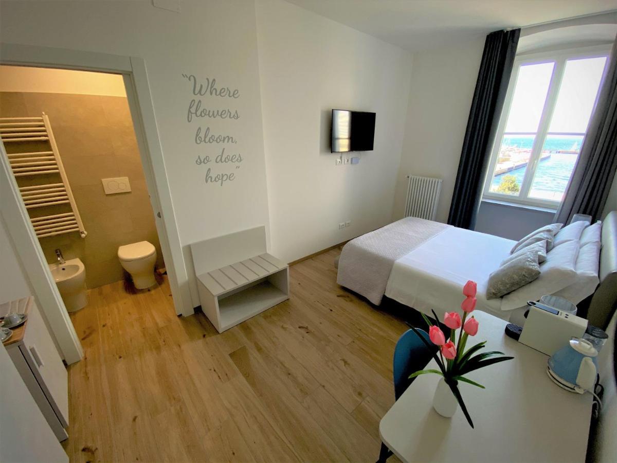 Five Flowers Guest House Τεργέστη Εξωτερικό φωτογραφία