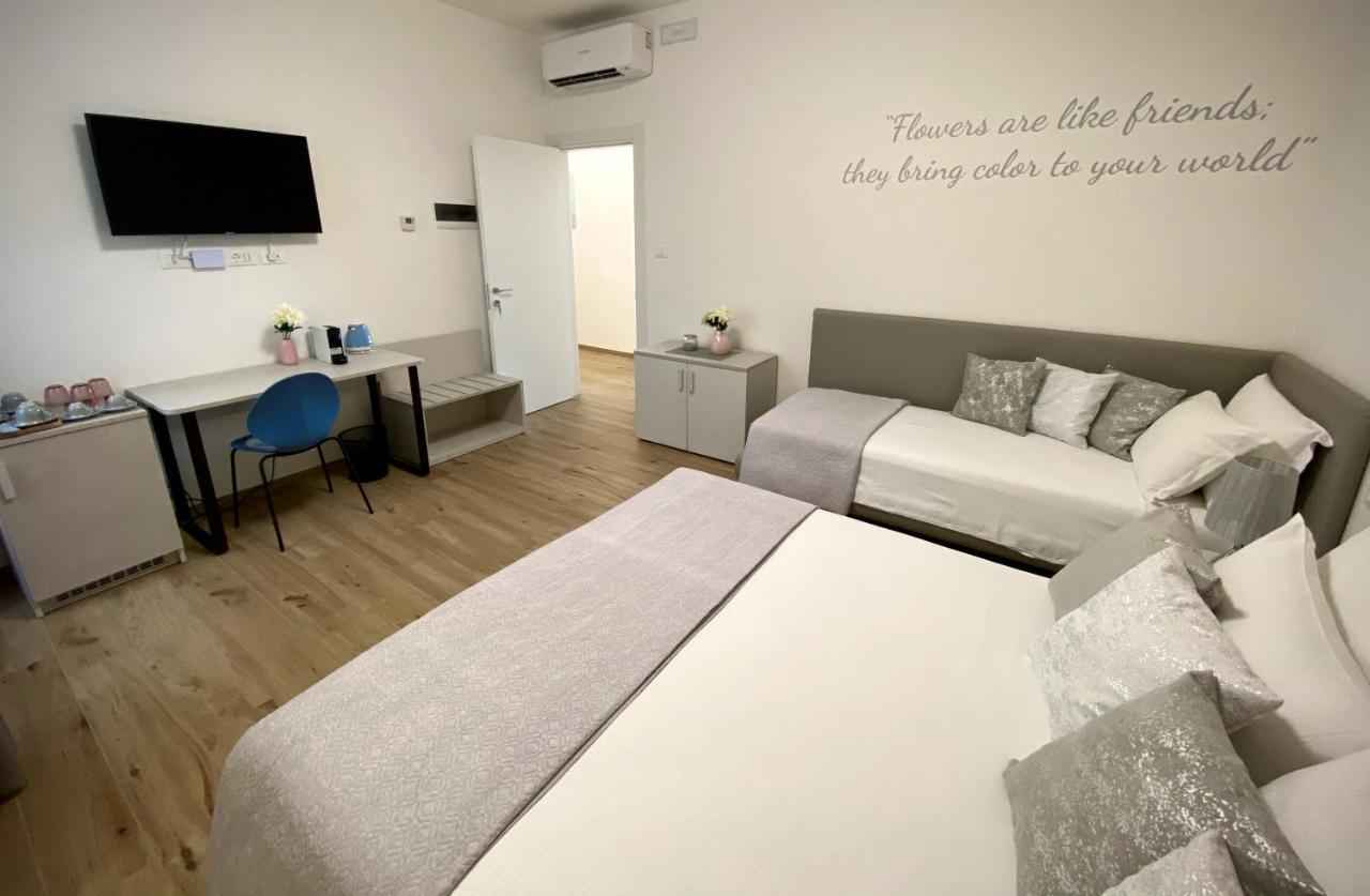 Five Flowers Guest House Τεργέστη Εξωτερικό φωτογραφία