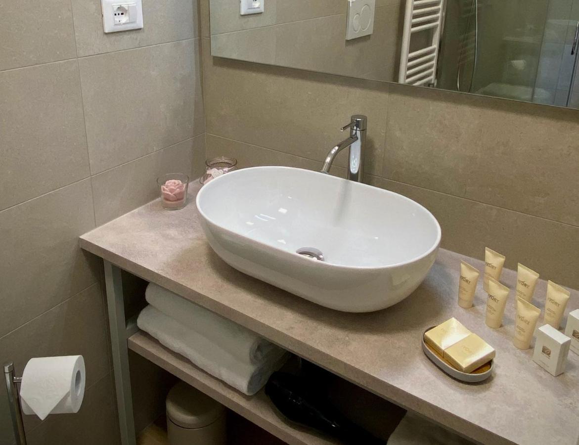 Five Flowers Guest House Τεργέστη Εξωτερικό φωτογραφία