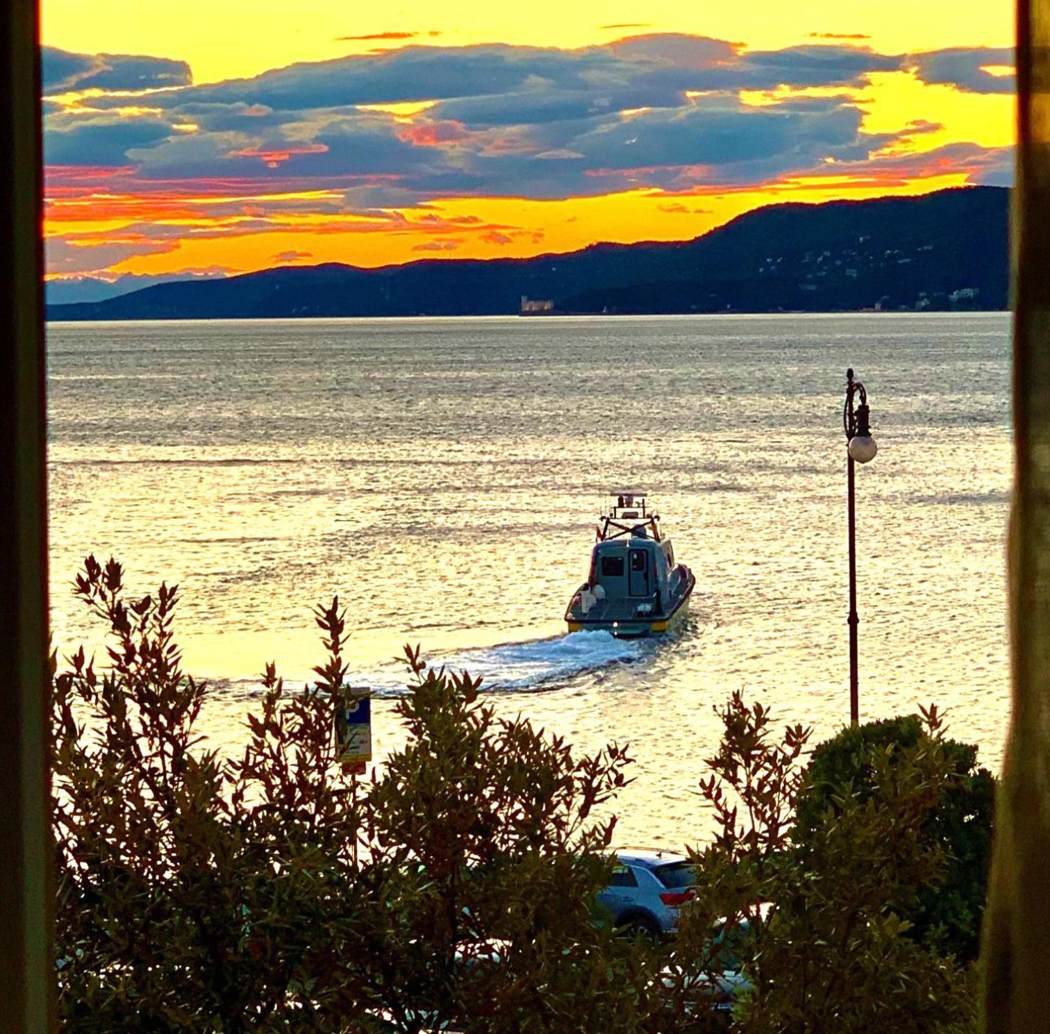 Five Flowers Guest House Τεργέστη Εξωτερικό φωτογραφία